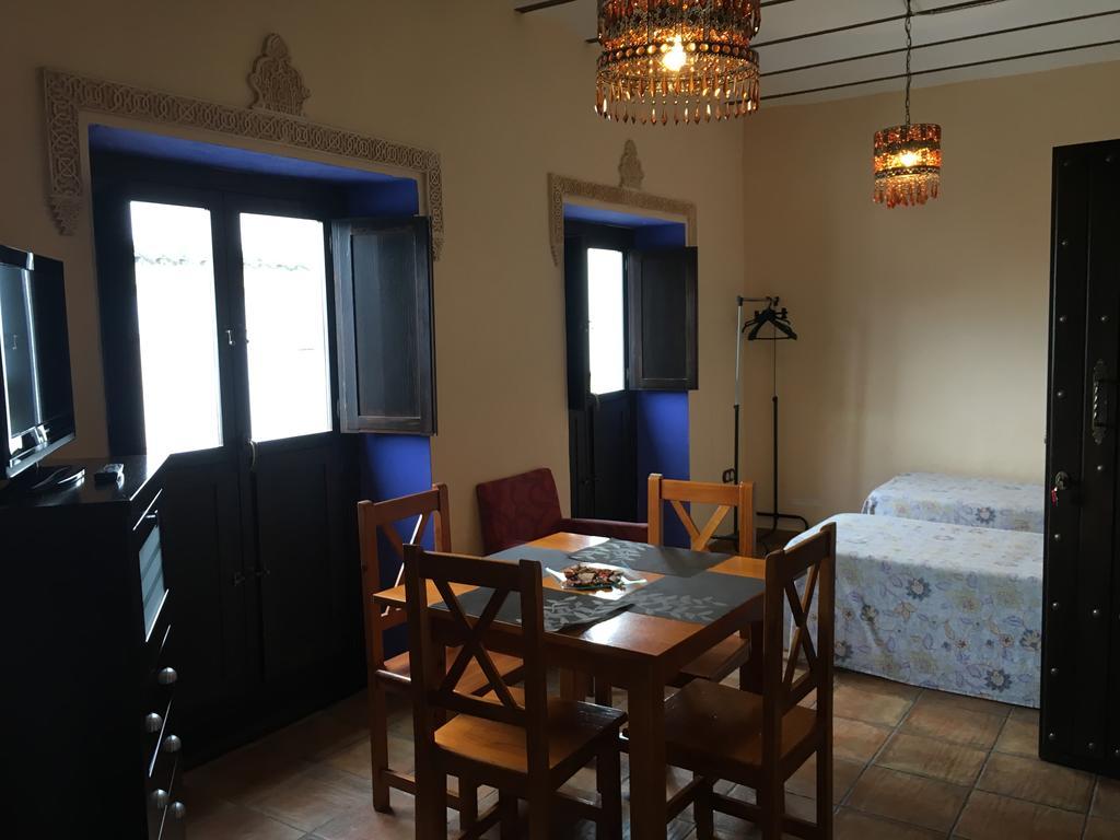 Apartamentos Victoria Bujalance Exterior photo