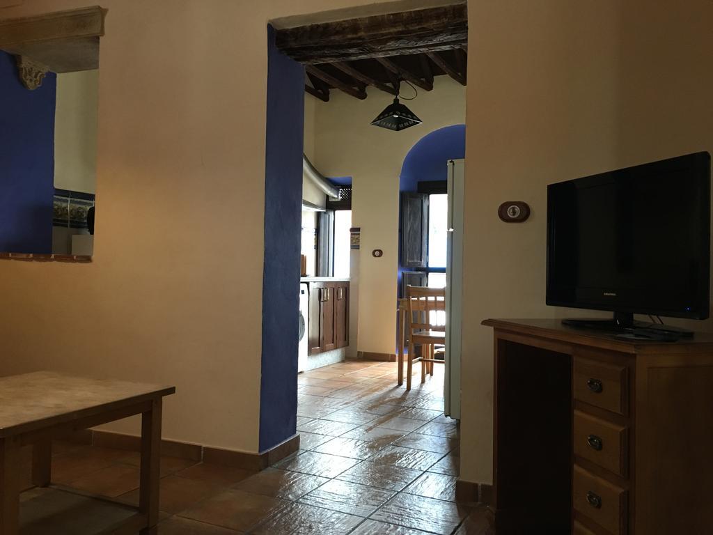 Apartamentos Victoria Bujalance Exterior photo