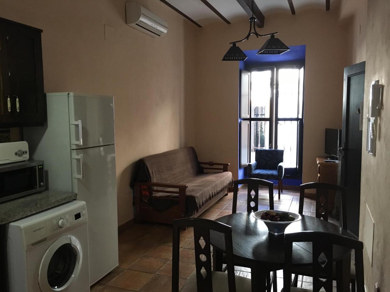 Apartamentos Victoria Bujalance Exterior photo