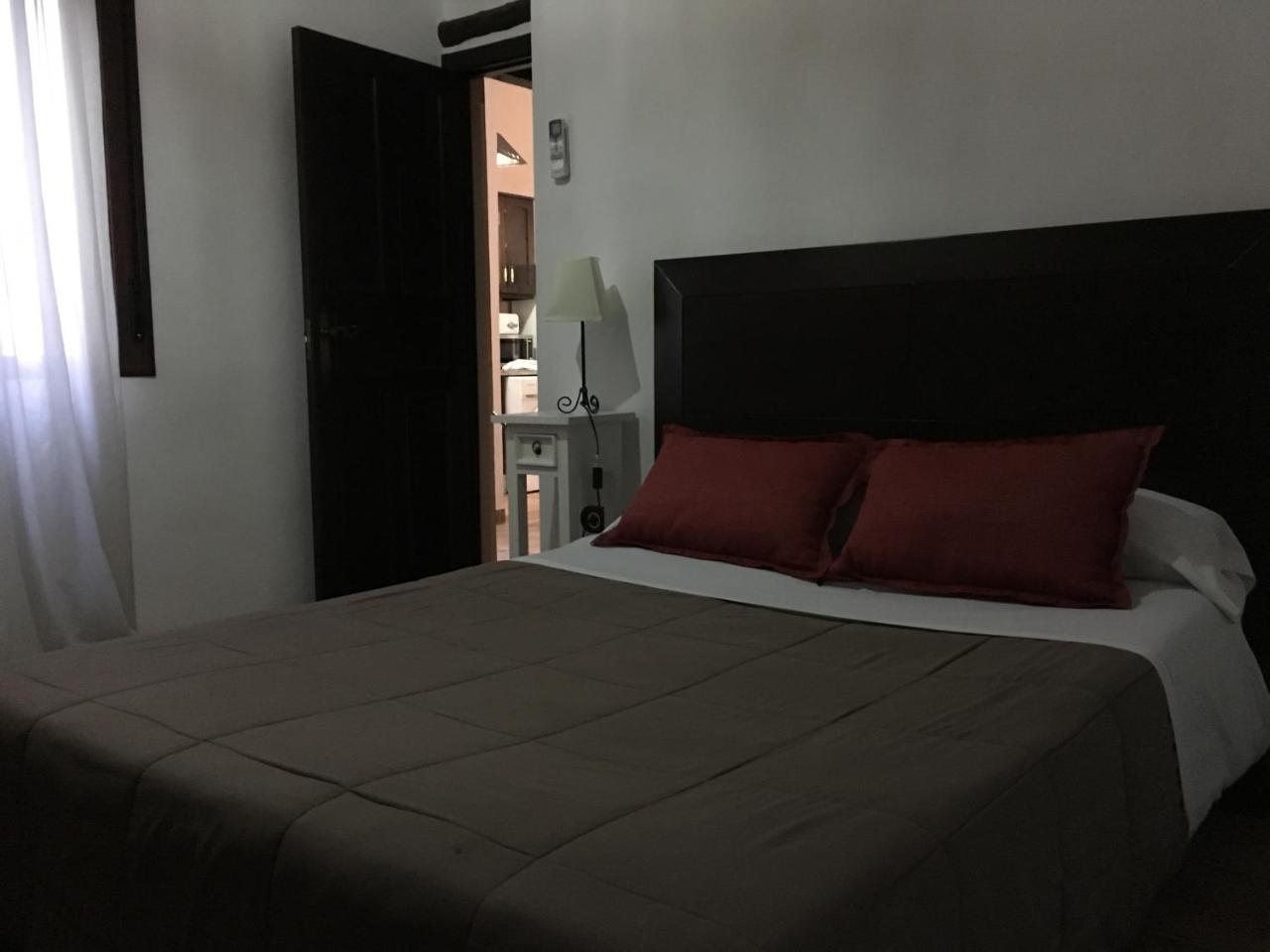 Apartamentos Victoria Bujalance Exterior photo